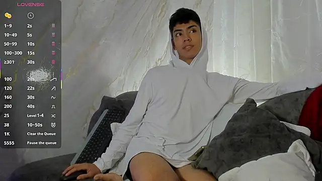 LoganTwink18 online show from March 19, 11:10 am