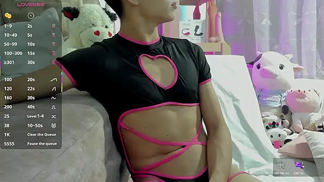 LoganTwink18 online show from February 8, 11:24 pm