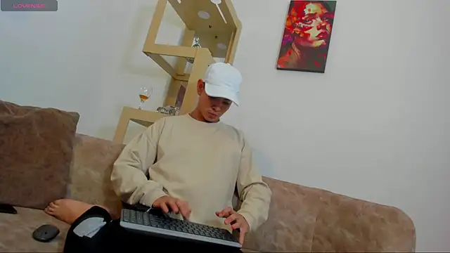 LoganTwink18 online show from January 11, 5:14 am