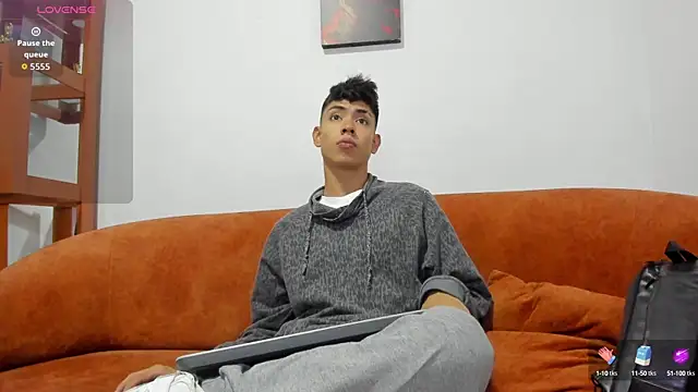 LoganTwink18 online show from October 22, 10:58 am