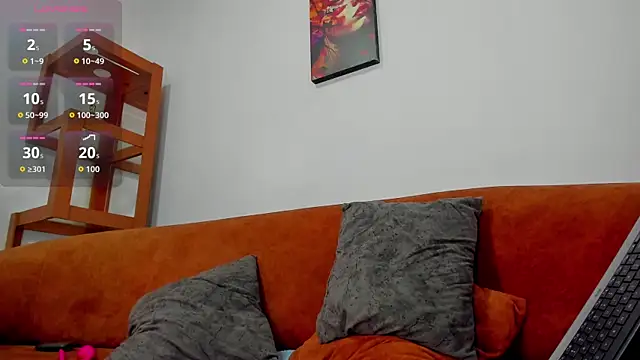 LoganTwink18 online show from October 27, 12:50 pm