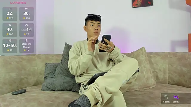 LoganTwink18 online show from November 13, 12:53 pm