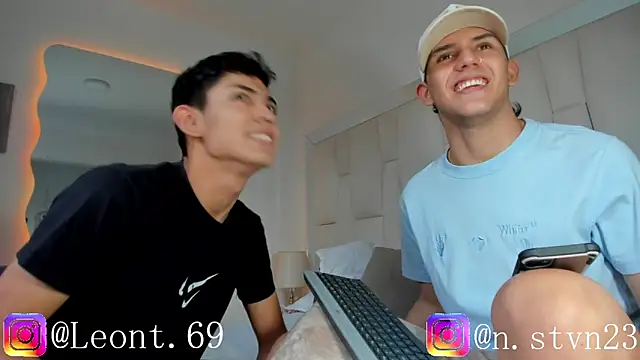 LoganTwink18 online show from April 4, 10:27 pm