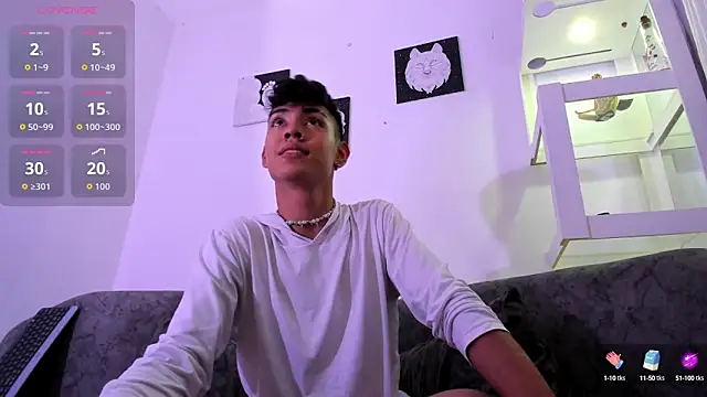 LoganTwink18 online show from September 14, 10:21 pm