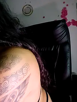 Snapshot of Valenn_fernandez chatting on July 14, 2:05 am Valenn fernandez online show from July 14, 2:05 am
