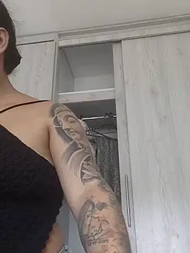 Valenn fernandez online show from April 11, 6:44 pm