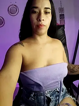 Snapshot of Valenn_fernandez chatting on July 9, 10:20 pm Valenn fernandez online show from July 9, 10:20 pm