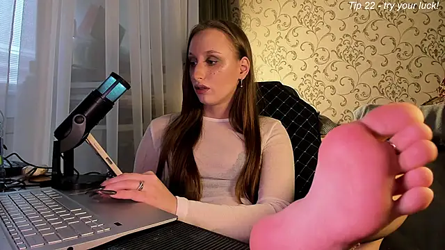 DarcySiren online show from April 24, 8:38 am