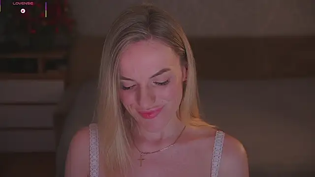 Vanille Mystery online show from January 7, 1:54 am