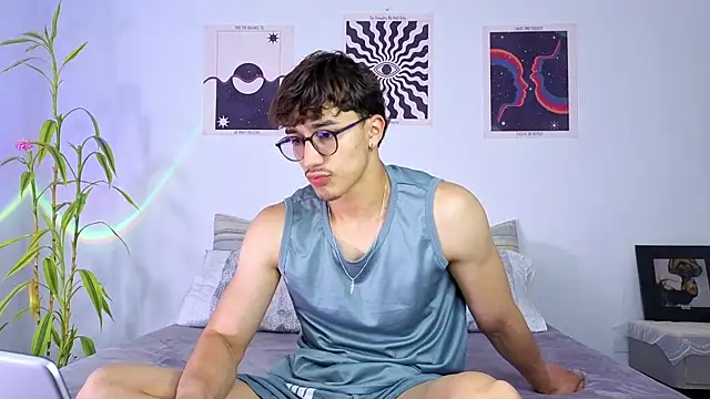 LatinReall online show from September 21, 7:19 pm
