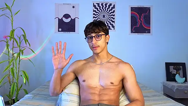 LatinReall online show from October 8, 9:37 pm