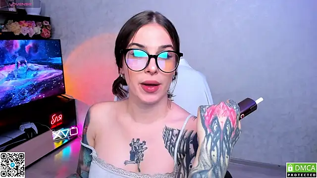 Snapshot of Arya_deepthroat_queen chatting on September 27, 1:01 am Arya deepthroat queen online show from September 27, 1:01 am