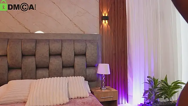 More Hott online show from February 6, 7:10 pm