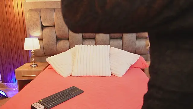 More Hott online show from January 17, 6:55 pm