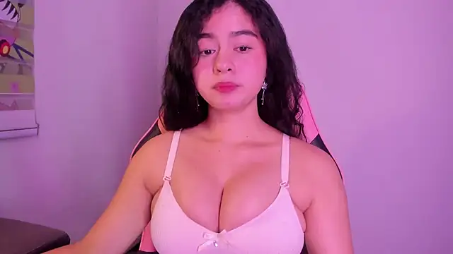 Snapshot of Arianna_Jannes chatting on June 8, 1:28 am Arianna Jannes online show from June 8, 1:28 am