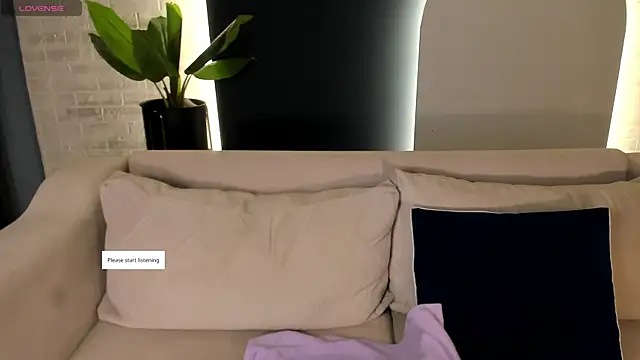 AmbarJames  online show from April 26, 11:07 am