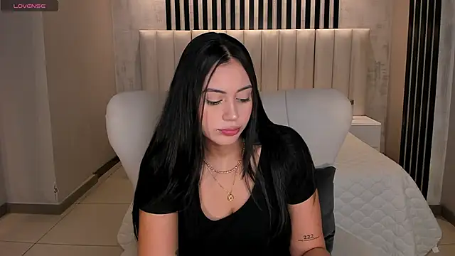 AmbarJames  online show from April 4, 12:01 pm