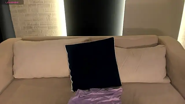 AmbarJames  online show from March 28, 12:17 pm