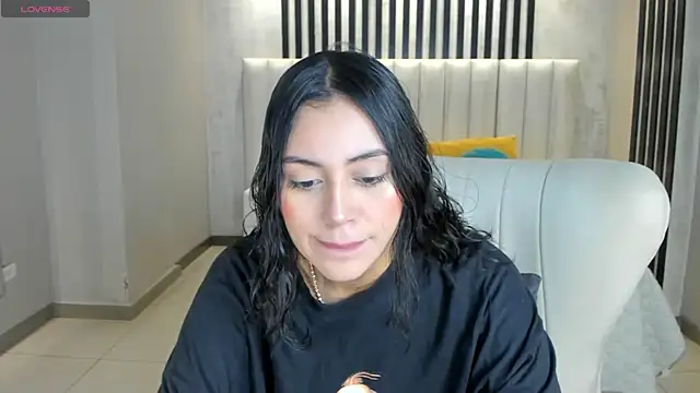 AmbarJames  online show from April 6, 11:00 am