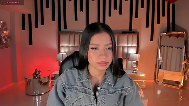 SophieHouston  online show from April 13, 4:38 am