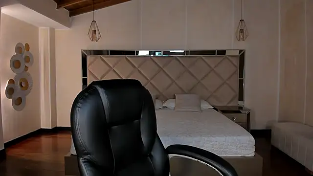 SophieHouston  online show from April 24, 3:08 am