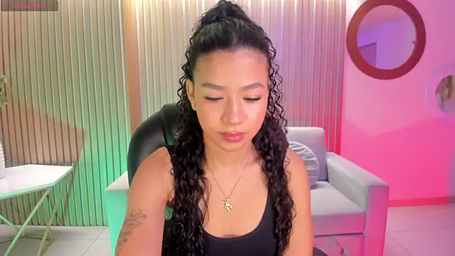 SophieHouston  online show from October 7, 4:13 am