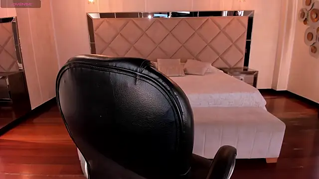 MilaLawrence online show from November 22, 8:51 pm