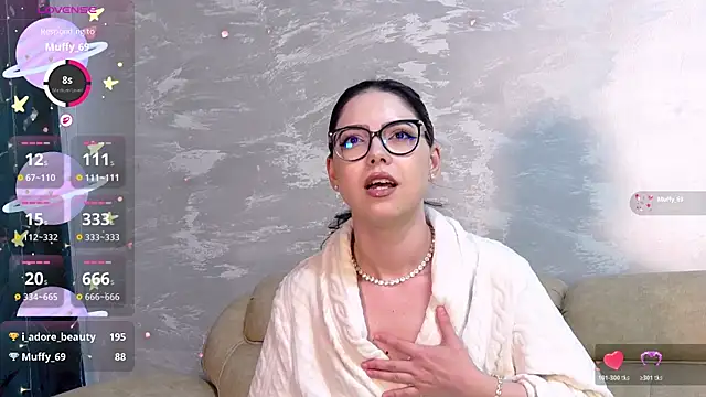 KaylaLewys online show from April 30, 8:57 pm