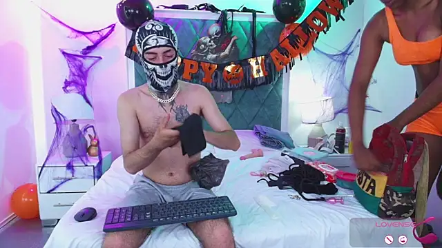 Snapshot of Asha_zuri_and_adam chatting on October 31, 12:24 pm Asha zuri and adam online show from October 31, 12:24 pm