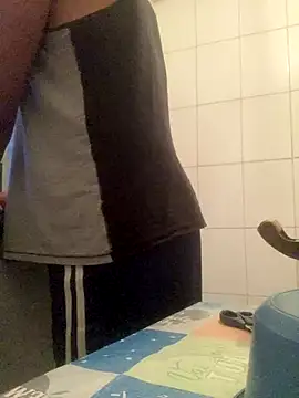 Snapshot of PIROCAGG21 chatting on December 18, 8:19 am PIROCAGG21 online show from December 18, 8:19 am