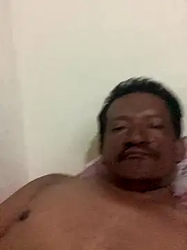 Snapshot of PIROCAGG21 chatting on December 1, 11:16 pm PIROCAGG21 online show from December 1, 11:16 pm