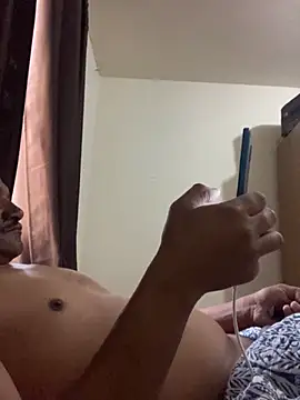 Snapshot of PIROCAGG21 chatting on November 17, 10:41 am PIROCAGG21 online show from November 17, 10:41 am