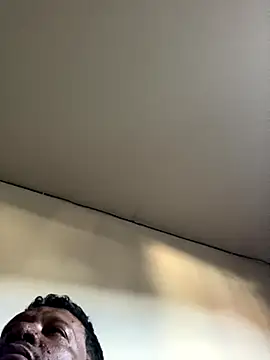 Snapshot of PIROCAGG21 chatting on October 19, 10:18 am PIROCAGG21 online show from October 19, 10:18 am