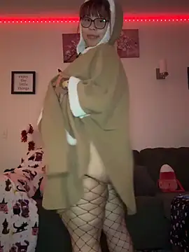 Snapshot of moan4mona chatting on November 12, 1:32 am moan4mona online show from November 12, 1:32 am