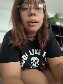Snapshot of moan4mona chatting on June 25, 5:18 pm moan4mona online show from June 25, 5:18 pm
