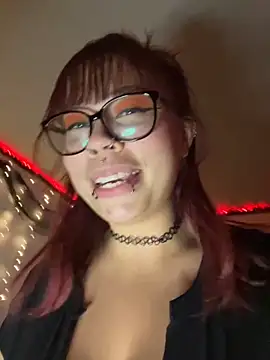 Snapshot of moan4mona chatting on October 21, 2:00 am moan4mona online show from October 21, 2:00 am