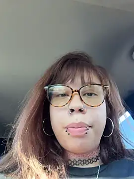 Snapshot of moan4mona chatting on July 13, 3:11 pm moan4mona online show from July 13, 3:11 pm