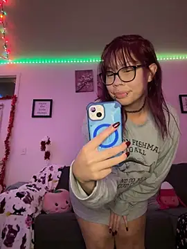 Snapshot of moan4mona chatting on November 23, 1:15 am moan4mona online show from November 23, 1:15 am