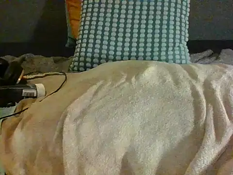 Snapshot of blue-moon23 chatting on November 3, 1:58 pm blue-moon23 online show from November 3, 1:58 pm