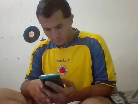 santiii   12 online show from February 5, 6:15 pm