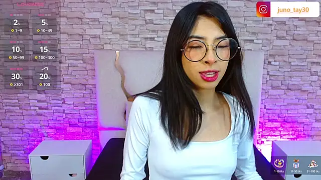 Snapshot of juno_tay chatting on November 8, 11:47 am juno tay online show from November 8, 11:47 am