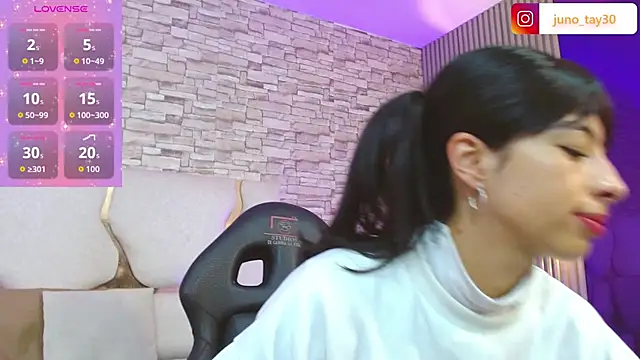 Snapshot of juno_tay chatting on November 23, 11:53 am juno tay online show from November 23, 11:53 am