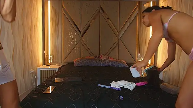 Hotcouple 222 online show from April 2, 7:15 am