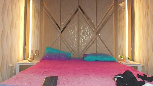 Hotcouple 222 online show from March 6, 7:20 pm