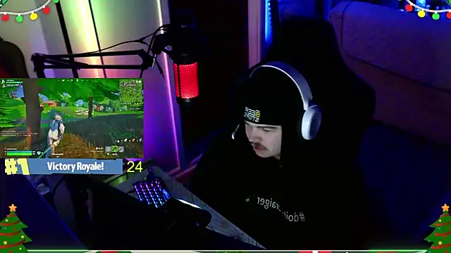 Snapshot of Bigboyballen chatting on December 15, 12:16 am Bigboyballen online show from December 15, 12:16 am