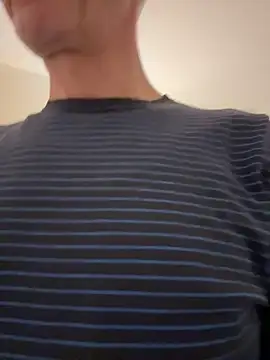 Snapshot of SexyLeon8 chatting on December 16, 3:27 pm SexyLeon8 online show from December 16, 3:27 pm