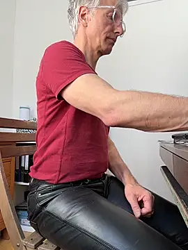 SexyLeon8 online show from April 8, 8:49 am