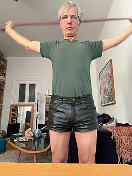 SexyLeon8 online show from March 3, 7:15 am