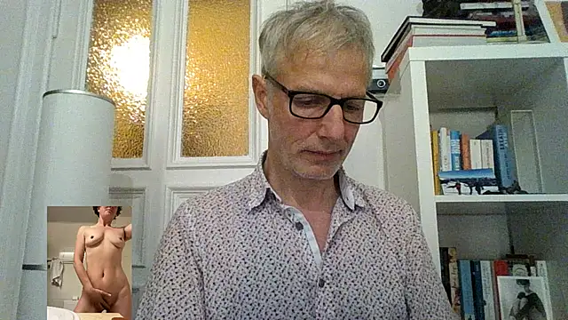 Snapshot of SexyLeon8 chatting on February 17, 9:21 pm SexyLeon8 online show from February 17, 9:21 pm