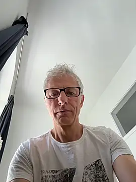SexyLeon8 online show from June 10, 9:10 am